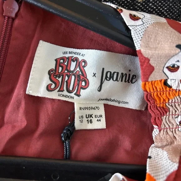 Bus Stop X Joanie - Bexley Amazing Faces Print Tea Dress - Picture 4 of 5